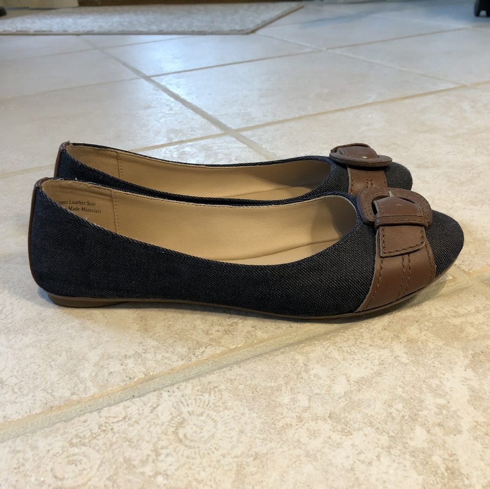 Shoes - Picture 4 of 7